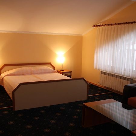 Kovanlika Hotel Razgrad Экстерьер фото