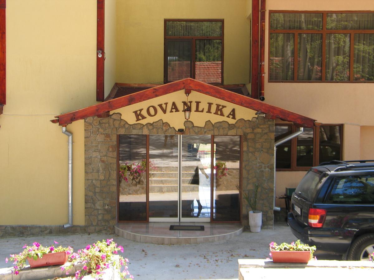 Kovanlika Hotel Razgrad Экстерьер фото