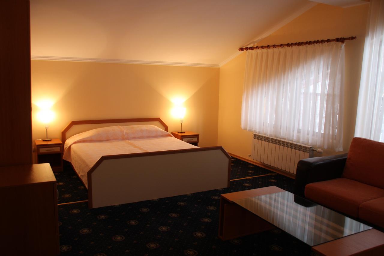 Kovanlika Hotel Razgrad Экстерьер фото